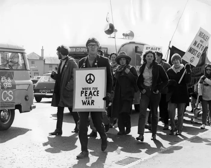 Framed Print : CND demo, Horley, Surrey, c1969 Framed Print : CND demo, Horley, Surrey, c1969