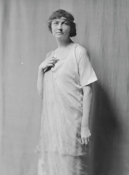 Coburn, C. Mrs. portrait photograph, 1915. Creator: Arnold Genthe