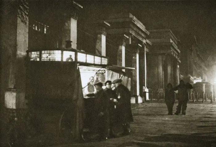 Framed Print : A coffee stall at Hyde Park Corner, London, 20th century Framed Print : A coffee stall at Hyde Park Corner, London, 20th century