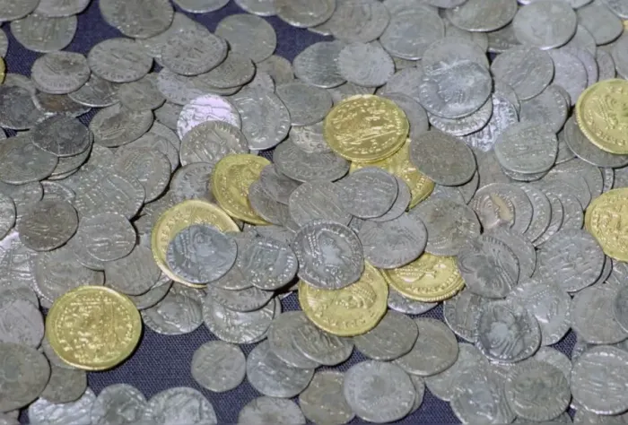 Framed Print : Coins from the Hoxne hoard, Roman Britain, buried in the 5th century