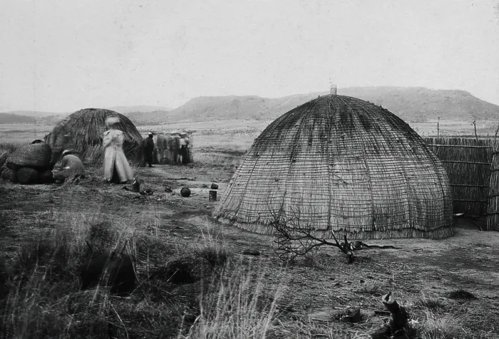 Framed Print : Colenso, South Africa: African kraal huts, 1905. Creator: Geoffrey L Parsons Framed Print : Colenso, South Africa: African kraal huts, 1905. Creator: Geoffrey L Parsons