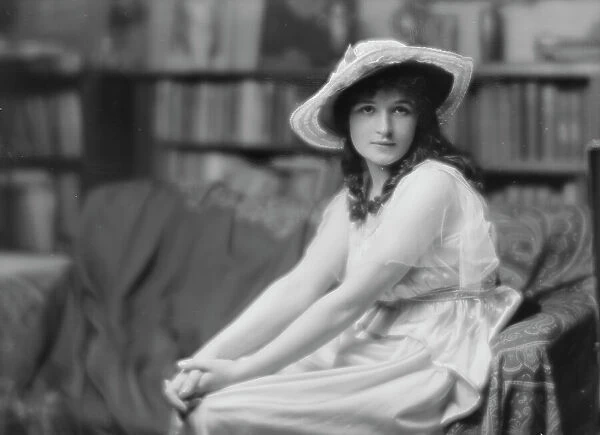 Collins, Miriam, Miss, portrait photograph, 1915 June 7. Creator: Arnold Genthe