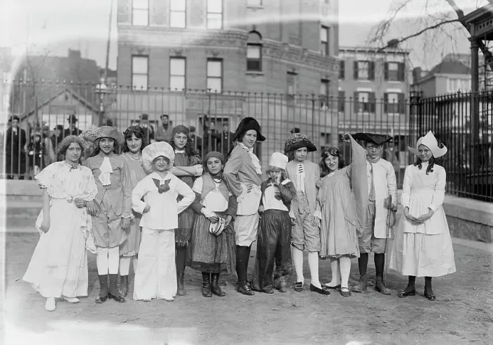 Framed Print : Colonial Costumes -- Gaynor Park, 1913. Creator: Bain News Service Framed Print : Colonial Costumes -- Gaynor Park, 1913. Creator: Bain News Service