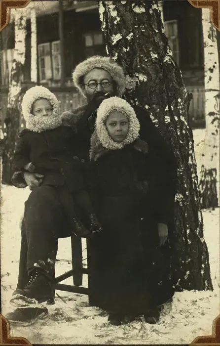 Framed Print : Colonist Vaisman with the Van Smeer Children, 1927. Creator: Unknown Framed Print : Colonist Vaisman with the Van Smeer Children, 1927. Creator: Unknown