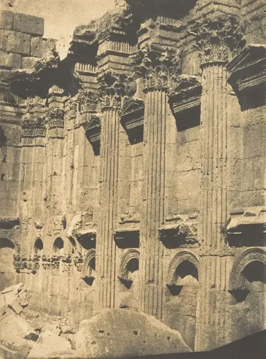 Framed Print : Colonnade interieure du Naos du Temple de Jupiter, a Baalbek (Hé Framed Print : Colonnade interieure du Naos du Temple de Jupiter, a Baalbek (Hé