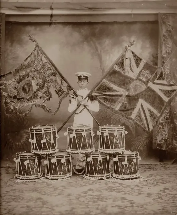 Framed Print : The Colours of the 1st Royal Munster Fusiliers, Rangoon, Burma, 1913