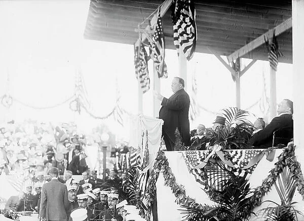Columbus Memorial - President Taft Speaking, 1912. Creator: Harris & Ewing. Columbus Memorial - President Taft Speaking, 1912. Creator: Harris & Ewing