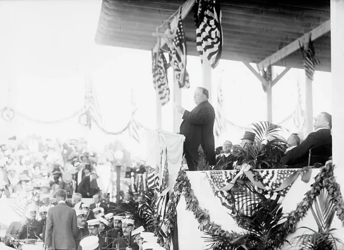 Framed Print : Columbus Memorial - President Taft Speaking, 1912. Creator: Harris & Ewing. Columbus Memorial - President Taft Speaking, 1912. Creator: Harris & Ewing Framed Print : Columbus Memorial - President Taft Speaking, 1912. Creator: Harris & Ewing. Columbus Memorial - President Taft Speaking, 1912. Creator: Harris & Ewing