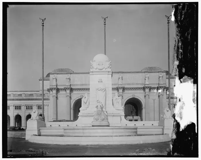 Framed Print : Columbus Memorial, with front of Union Station, between 1910 and 1920. Creator: Harris & Ewing. Columbus Memorial, with front of Union Station, between 1910 and 1920. Creator: Harris & Ewing Framed Print : Columbus Memorial, with front of Union Station, between 1910 and 1920. Creator: Harris & Ewing. Columbus Memorial, with front of Union Station, between 1910 and 1920. Creator: Harris & Ewing