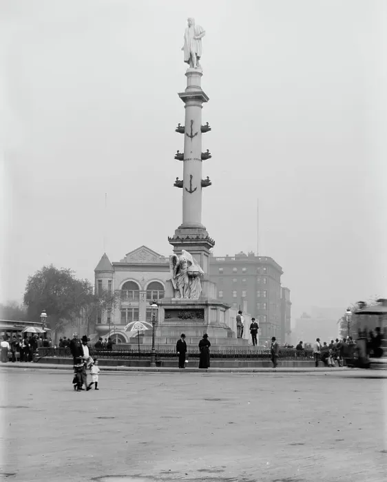 Framed Print : Columbus Monument, New York, ca 1900. Creator: Unknown Framed Print : Columbus Monument, New York, ca 1900. Creator: Unknown