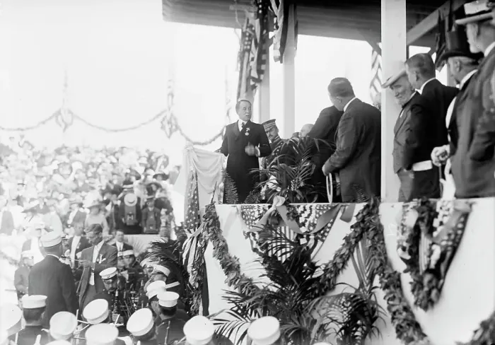 Framed Print : Columbus Statue Unveiling, 1912. Creator: Harris & Ewing. Columbus Statue Unveiling, 1912. Creator: Harris & Ewing Framed Print : Columbus Statue Unveiling, 1912. Creator: Harris & Ewing. Columbus Statue Unveiling, 1912. Creator: Harris & Ewing