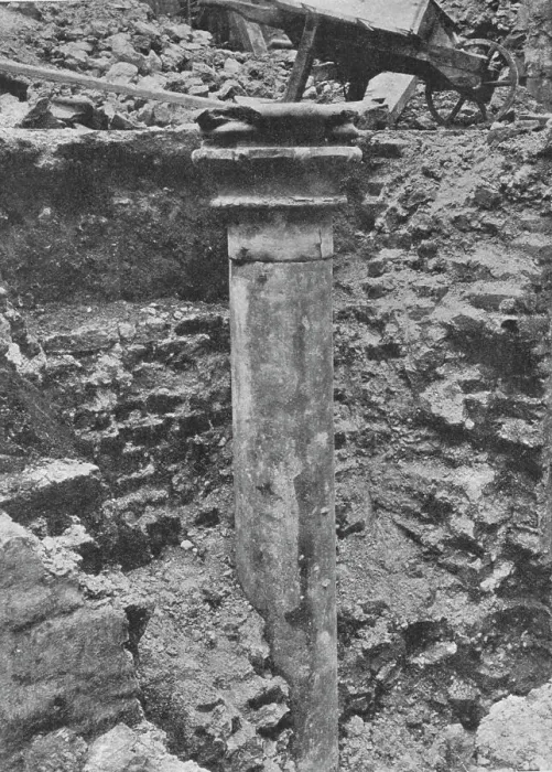 Framed Print : A column of the hall of Blackfriars Priory, City of London, 1906 Framed Print : A column of the hall of Blackfriars Priory, City of London, 1906