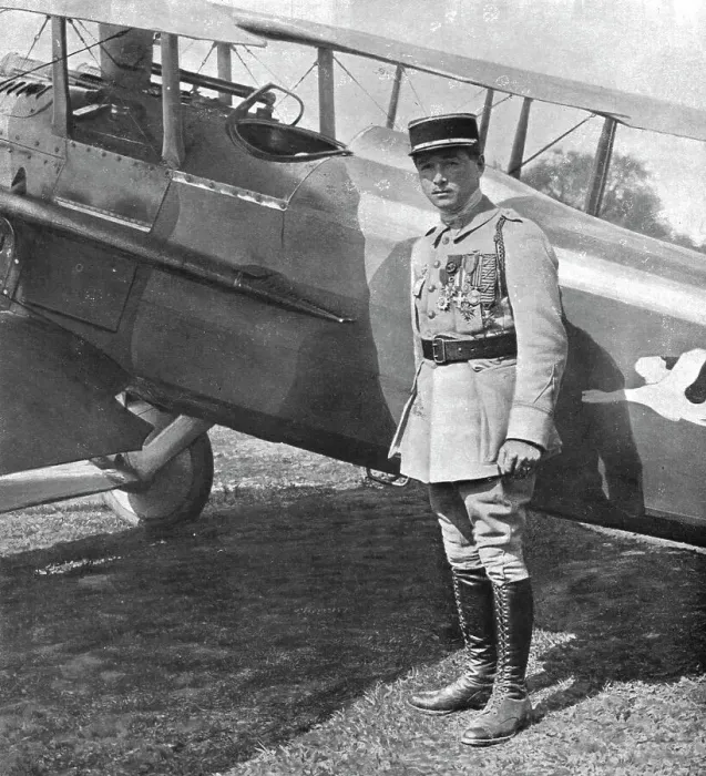 Framed Print : Combat Aerien; Six Allemands Descendus en deux heures; le Sous-Lieutenant Fonck... 1918. Creator: Unknown. Combat Aerien; Six Allemands Descendus en deux heures; le Sous-Lieutenant Fonck... 1918. Creator: Unknown Framed Print : Combat Aerien; Six Allemands Descendus en deux heures; le Sous-Lieutenant Fonck... 1918. Creator: Unknown. Combat Aerien; Six Allemands Descendus en deux heures; le Sous-Lieutenant Fonck... 1918. Creator: Unknown
