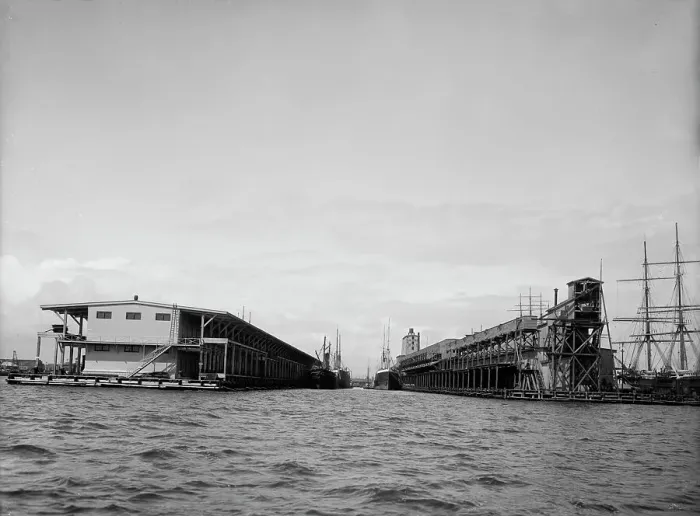 Framed Print : Commandancia and Tarragona Street wharves, Pensacola, Fla. between 1900 and 1905. Creator: Unknown Framed Print : Commandancia and Tarragona Street wharves, Pensacola, Fla. between 1900 and 1905. Creator: Unknown