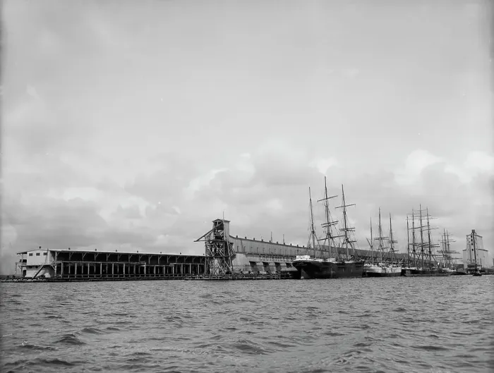 Framed Print : Commandancia and Tarragona Street wharves, Pensacola, Fla. between 1900 and 1905. Creator: Unknown Framed Print : Commandancia and Tarragona Street wharves, Pensacola, Fla. between 1900 and 1905. Creator: Unknown