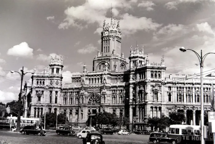Framed Print : Communications Palace, Madrid (1950-1955) Framed Print : Communications Palace, Madrid (1950-1955)