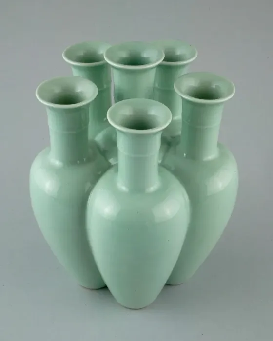 Framed Print : Compound Vase with Six Trumpet-Shaped Necks, Qing dynasty, Qianlong reign (1736-1795) Framed Print : Compound Vase with Six Trumpet-Shaped Necks, Qing dynasty, Qianlong reign (1736-1795)