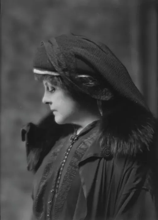 Framed Print : Compton, Barnes, Mrs. portrait photograph, 1914 Nov. 20. Creator: Arnold Genthe Framed Print : Compton, Barnes, Mrs. portrait photograph, 1914 Nov. 20. Creator: Arnold Genthe