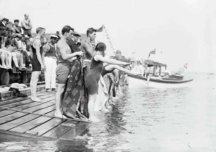 Framed Print : Coney Isl Races-start of 100 yd. (women's), between c1910 and c1915. Creator: Bain News Service Framed Print : Coney Isl Races-start of 100 yd. (women's), between c1910 and c1915. Creator: Bain News Service