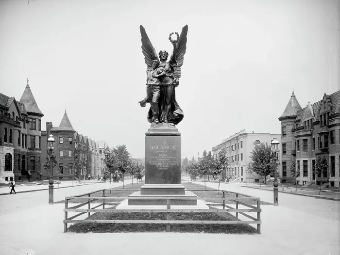 Framed Print : Confederate Monument, Baltimore, Md. between 1900 and 1906. Creator: Unknown Framed Print : Confederate Monument, Baltimore, Md. between 1900 and 1906. Creator: Unknown