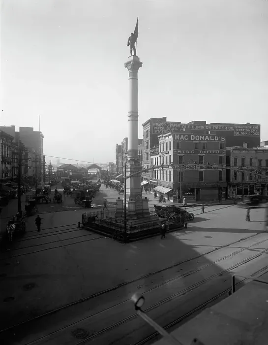 Framed Print : Confederate Monument, Norfolk, Va. between 1910 and 1920. Creator: Unknown Framed Print : Confederate Monument, Norfolk, Va. between 1910 and 1920. Creator: Unknown