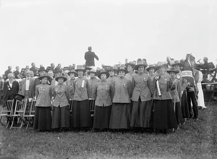 Framed Print : Confederate Reunion - Mrs. Hampton Osborne And Singers, 1917. Creator: Harris & Ewing. Confederate Reunion - Mrs. Hampton Osborne And Singers, 1917. Creator: Harris & Ewing Framed Print : Confederate Reunion - Mrs. Hampton Osborne And Singers, 1917. Creator: Harris & Ewing. Confederate Reunion - Mrs. Hampton Osborne And Singers, 1917. Creator: Harris & Ewing