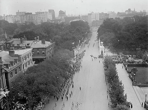 Confederate Reunion - Parade, 1917. Creator: Harris & Ewing. Confederate Reunion - Parade, 1917. Creator: Harris & Ewing