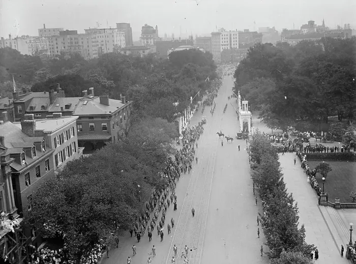Framed Print : Confederate Reunion - Parade, 1917. Creator: Harris & Ewing. Confederate Reunion - Parade, 1917. Creator: Harris & Ewing Framed Print : Confederate Reunion - Parade, 1917. Creator: Harris & Ewing. Confederate Reunion - Parade, 1917. Creator: Harris & Ewing