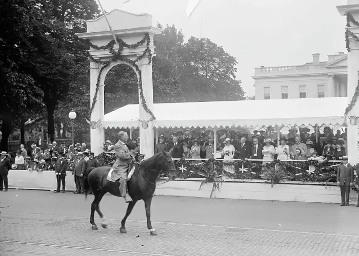 Framed Print : Confederate Reunion - Parade; Reviewing Stand, 1917. Creator: Harris & Ewing. Confederate Reunion - Parade; Reviewing Stand, 1917. Creator: Harris & Ewing Framed Print : Confederate Reunion - Parade; Reviewing Stand, 1917. Creator: Harris & Ewing. Confederate Reunion - Parade; Reviewing Stand, 1917. Creator: Harris & Ewing