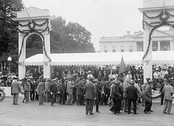 Confederate Reunion - Parade; Reviewing Stand, 1917. Creator: Harris & Ewing. Confederate Reunion - Parade; Reviewing Stand, 1917. Creator: Harris & Ewing