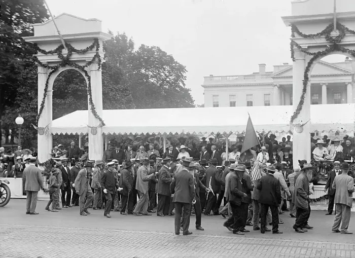 Framed Print : Confederate Reunion - Parade; Reviewing Stand, 1917. Creator: Harris & Ewing. Confederate Reunion - Parade; Reviewing Stand, 1917. Creator: Harris & Ewing Framed Print : Confederate Reunion - Parade; Reviewing Stand, 1917. Creator: Harris & Ewing. Confederate Reunion - Parade; Reviewing Stand, 1917. Creator: Harris & Ewing