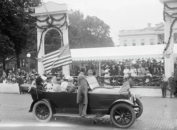 Framed Print : Confederate Reunion - Parade; Reviewing Stand, 1917. Creator: Harris & Ewing. Confederate Reunion - Parade; Reviewing Stand, 1917. Creator: Harris & Ewing Framed Print : Confederate Reunion - Parade; Reviewing Stand, 1917. Creator: Harris & Ewing. Confederate Reunion - Parade; Reviewing Stand, 1917. Creator: Harris & Ewing