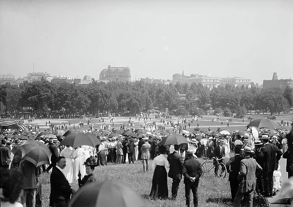 Confederate Reunion - Registration Day. Crowds At Monument Grounds, 1917. Creator: Harris & Ewing. Confederate Reunion - Registration Day. Crowds At Monument Grounds, 1917. Creator: Harris & Ewing