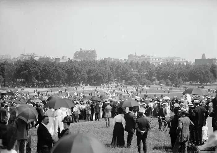 Framed Print : Confederate Reunion - Registration Day. Crowds At Monument Grounds, 1917. Creator: Harris & Ewing. Confederate Reunion - Registration Day. Crowds At Monument Grounds, 1917. Creator: Harris & Ewing Framed Print : Confederate Reunion - Registration Day. Crowds At Monument Grounds, 1917. Creator: Harris & Ewing. Confederate Reunion - Registration Day. Crowds At Monument Grounds, 1917. Creator: Harris & Ewing