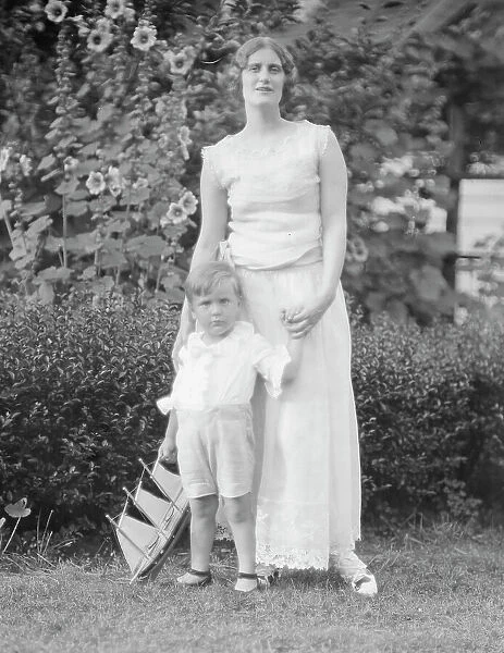 Conroy, Frank, Mrs. and child, standing outdoors, 1923 Creator: Arnold Genthe