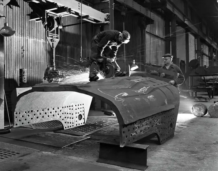 Framed Print : Constructing a dragline bucket, Edgar Allens steel foundry, Sheffield, South Yorkshire, 1962 Framed Print : Constructing a dragline bucket, Edgar Allens steel foundry, Sheffield, South Yorkshire, 1962