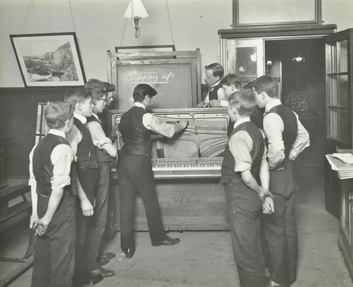 Framed Print : Constructing a piano, Benthal Road Evening Institute, London, 1914