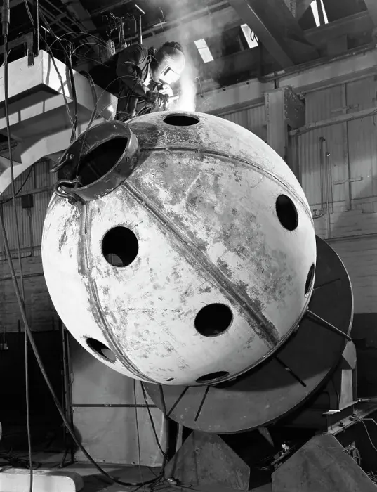Framed Print : Construction of deep sea inspection chambers, Markham & Co, Chesterfield, Derbyshire, 1966 Framed Print : Construction of deep sea inspection chambers, Markham & Co, Chesterfield, Derbyshire, 1966