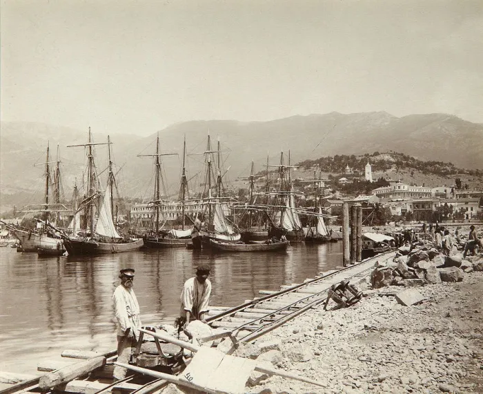 Framed Print : The construction of a pier in Yalta, Crimea, late 19th century(?) Framed Print : The construction of a pier in Yalta, Crimea, late 19th century(?)