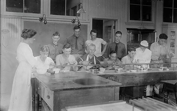Cooking class, Pratt Institute, Miss Hanks [i.e. Hannko], Miss Kierstead, 13 Aug 1917. Creator: Bain News Service