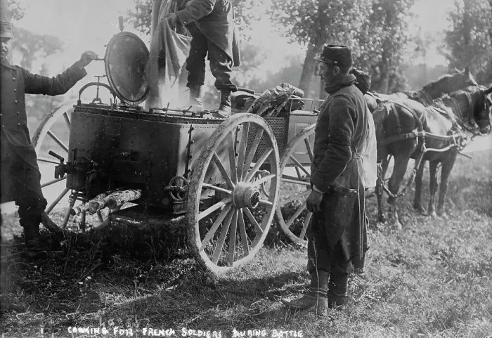 Framed Print : Cooking for French soldiers during battle, between c1914 and c1915. Creator: Bain News Service Framed Print : Cooking for French soldiers during battle, between c1914 and c1915. Creator: Bain News Service