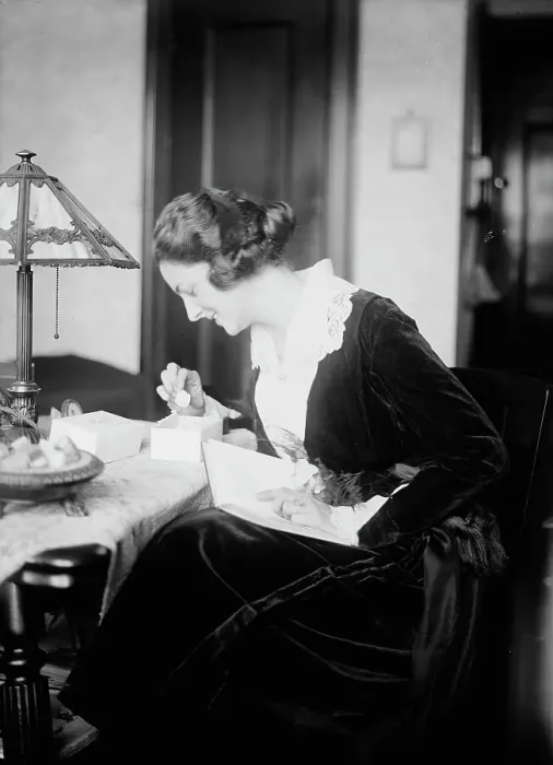 Framed Print : Cora Chase, between c1915 and c1920. Creator: Bain News Service Framed Print : Cora Chase, between c1915 and c1920. Creator: Bain News Service
