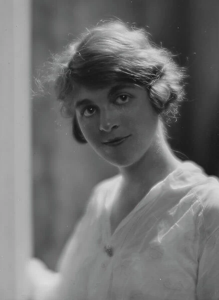 Corbin, Louise, Miss, portrait photograph, 1916. Creator: Arnold Genthe