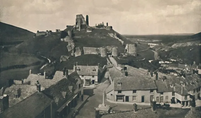 Framed Print : Corfe Castle, Dorset, c1910 Framed Print : Corfe Castle, Dorset, c1910