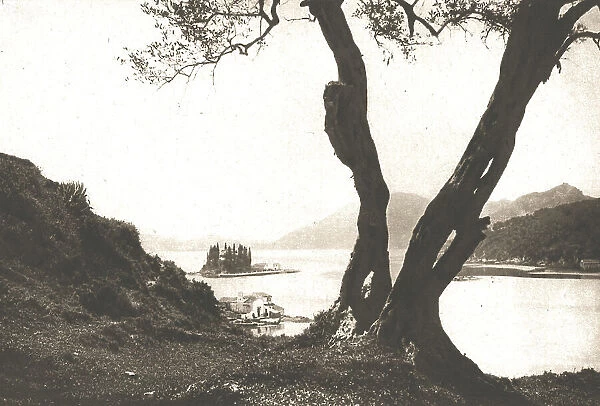 Corfou et l'Achilleion; Une baie de l'ile de Corfou. 1916. Creator: B. Borri