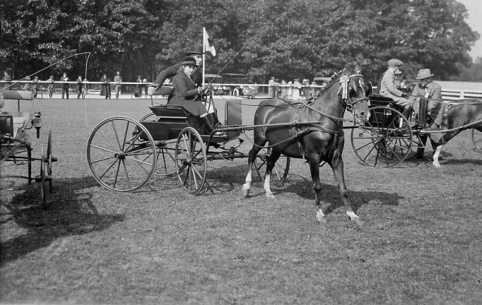 Framed Print : Corinne Poth & Supreme Bounce, 1918. Creator: Bain News Service Framed Print : Corinne Poth & Supreme Bounce, 1918. Creator: Bain News Service