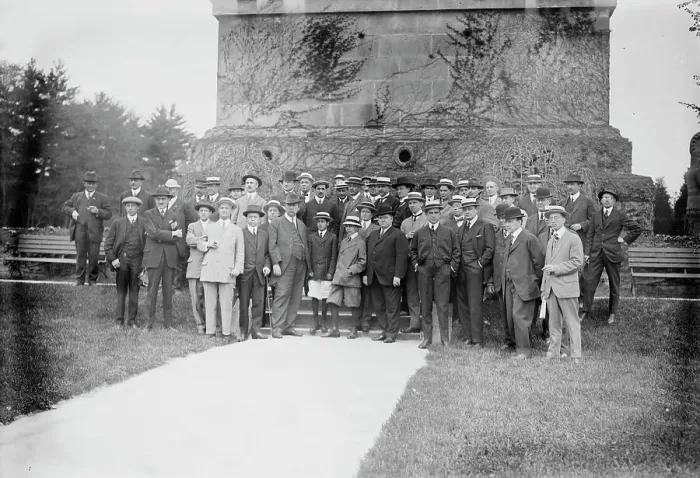 Framed Print : Correspondents at Peace Meeting, 1914. Creator: Bain News Service Framed Print : Correspondents at Peace Meeting, 1914. Creator: Bain News Service