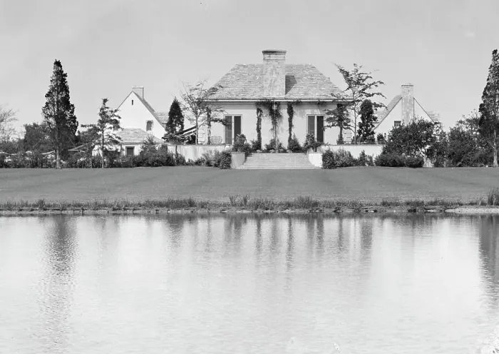 Framed Print : Cottage at The Shallows, property of Lucien Hamilton Tyng, Southampton, Long Island, 1931 Aug. Creator: Arnold Genthe. Cottage at The Shallows, property of Lucien Hamilton Tyng, Southampton, Long Island, 1931 Aug Framed Print : Cottage at The Shallows, property of Lucien Hamilton Tyng, Southampton, Long Island, 1931 Aug. Creator: Arnold Genthe. Cottage at The Shallows, property of Lucien Hamilton Tyng, Southampton, Long Island, 1931 Aug