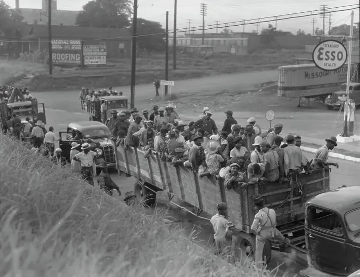 Framed Print : Cotton hoers loading at Memphis, Tennessee for the day's work in Arkansas, 1937. Creator: Dorothea Lange