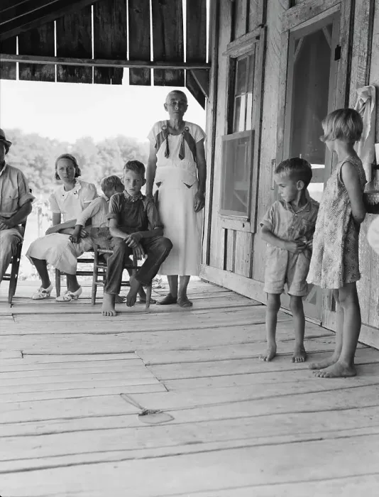 Framed Print : Cotton sharecropper family near Cleveland, Mississippi, 1937. Creator: Dorothea Lange Framed Print : Cotton sharecropper family near Cleveland, Mississippi, 1937. Creator: Dorothea Lange